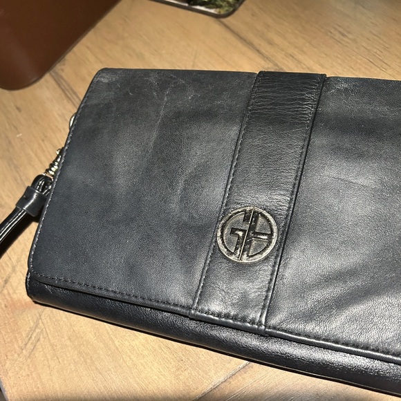 Giani Bernini Genuine Leather Cross Body 9”X6” Inside Lined in Black Cloth. EUC. - Picture 13 of 13